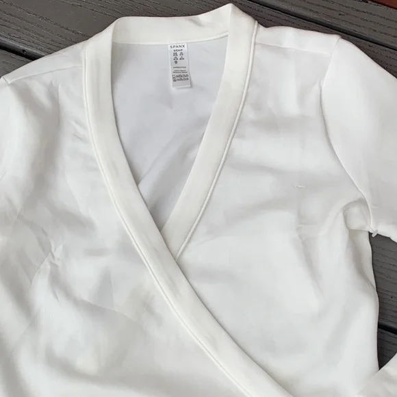 SPANX Air Essential Tie Wrap Top - Picture 3 of 10